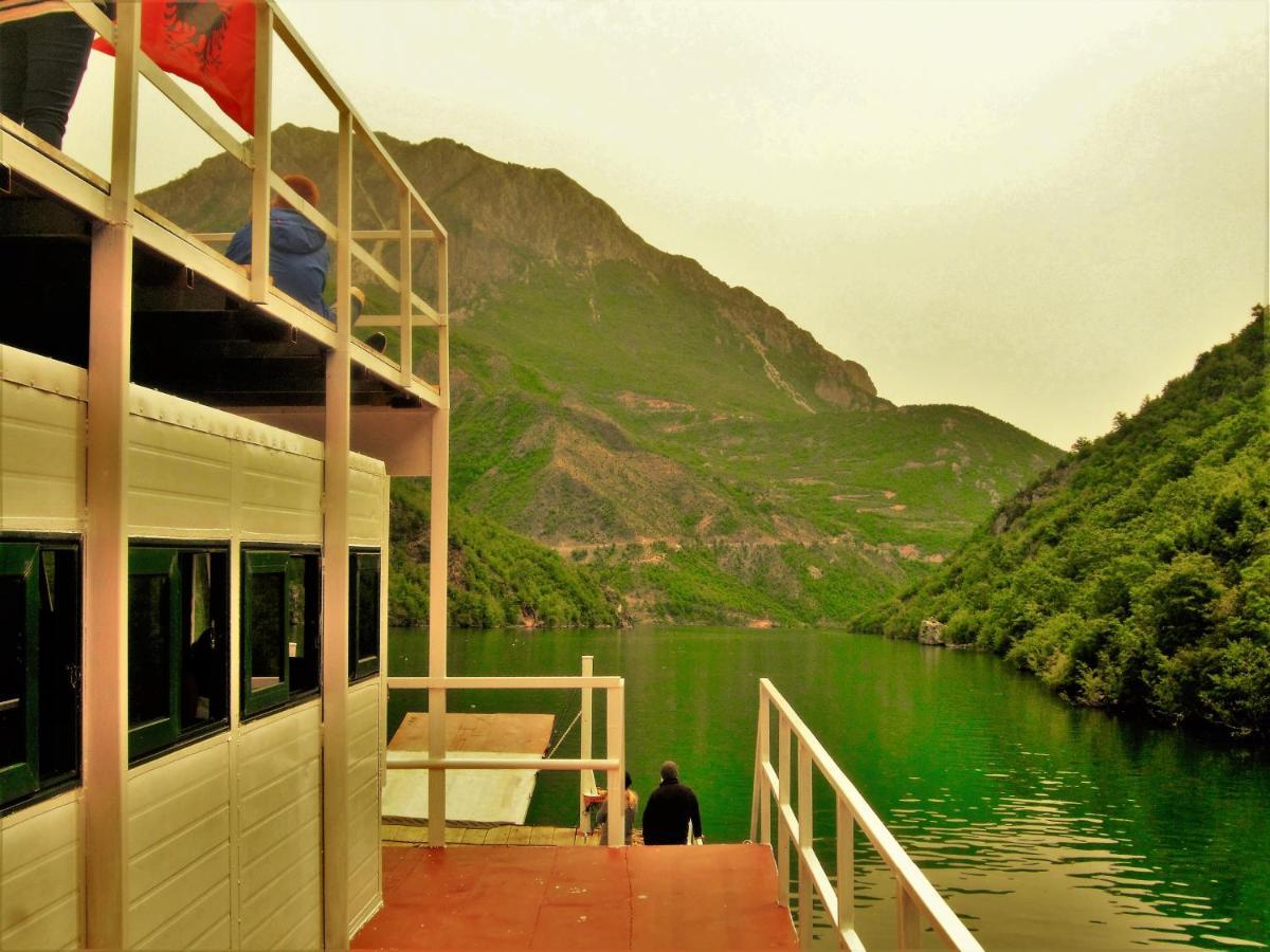 Rozafa Ferry & Accommodation Koman 외부 사진
