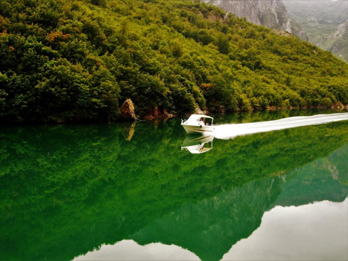 Rozafa Ferry & Accommodation Koman 외부 사진