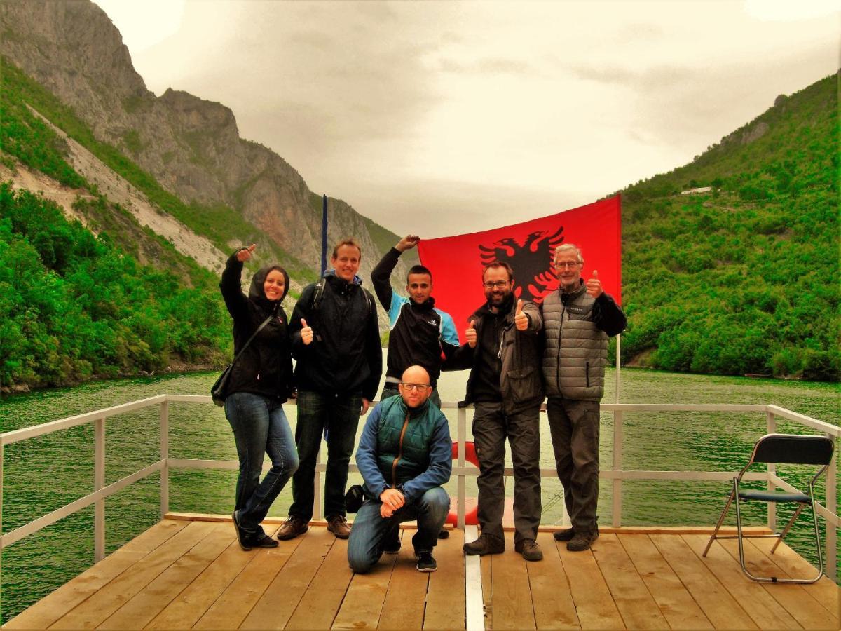 Rozafa Ferry & Accommodation Koman 외부 사진