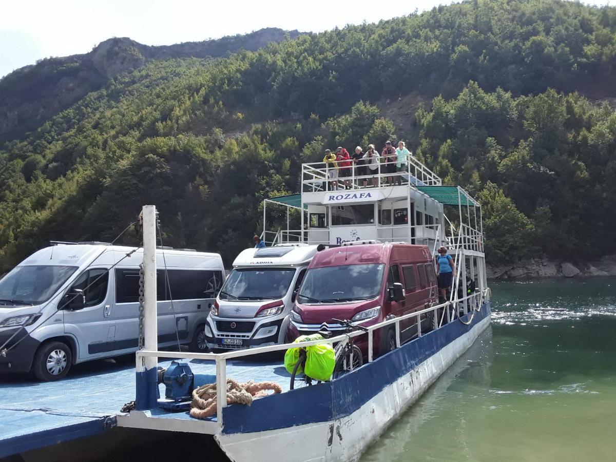 Rozafa Ferry & Accommodation Koman 외부 사진