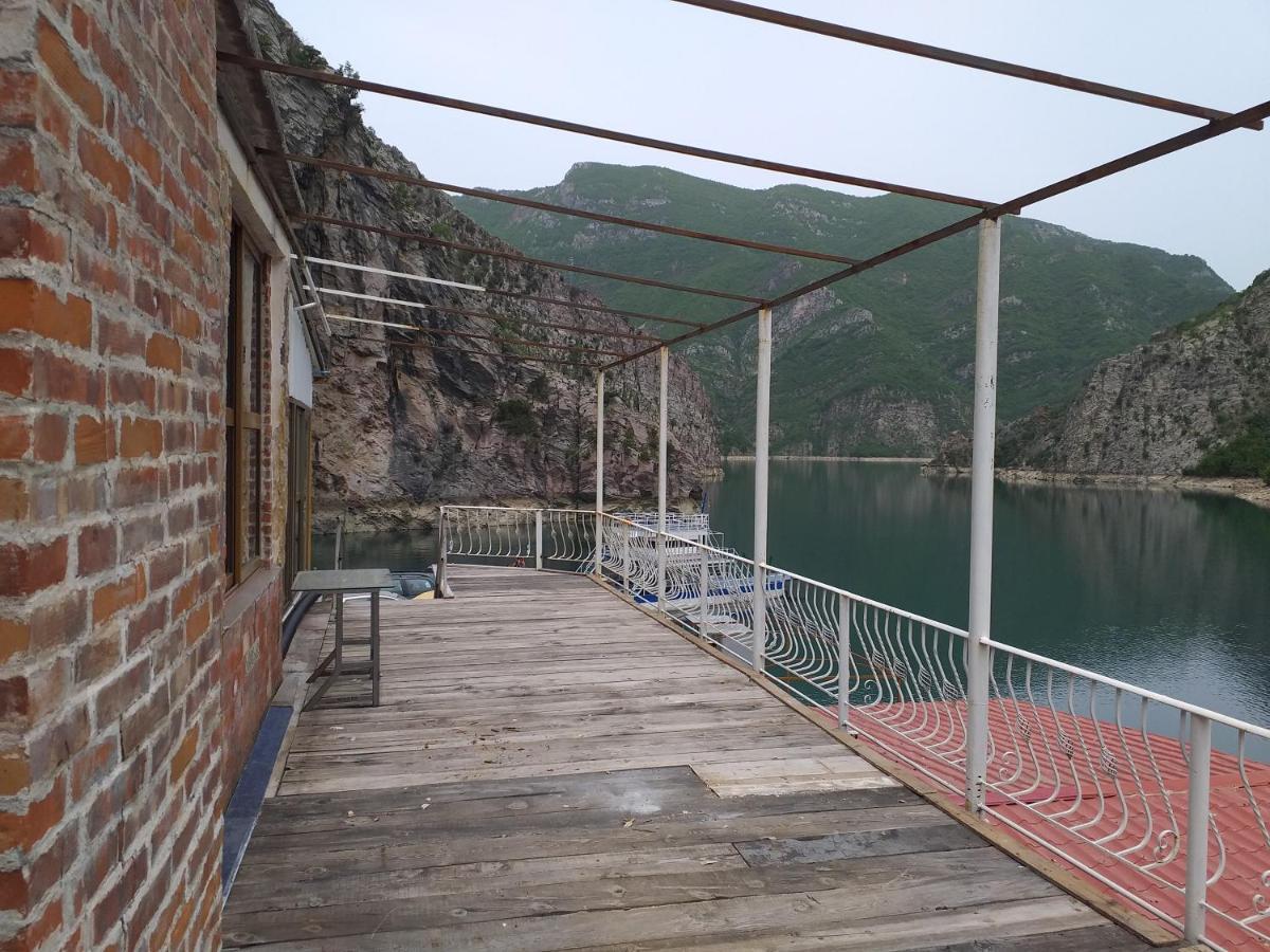 Rozafa Ferry & Accommodation Koman 외부 사진
